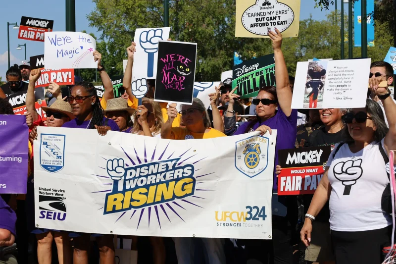 Disneyland Cast Members at a rally. Copyright Teamsters.