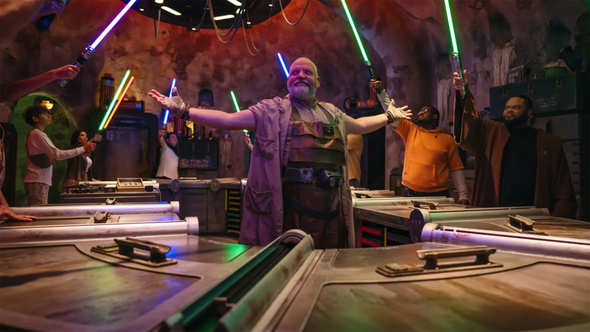 Jedi building lightsabers in Savi's Workshop