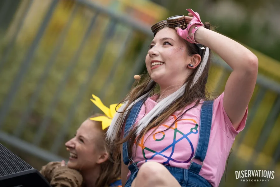 Elle's fan on stage at Universal Kids Resort