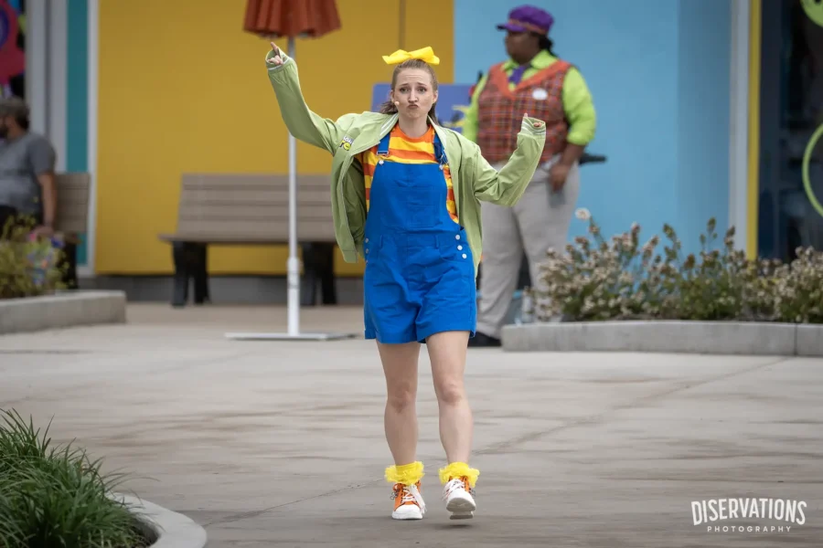 Woof's superfan running to the Universal Kids Resort Halloween stage