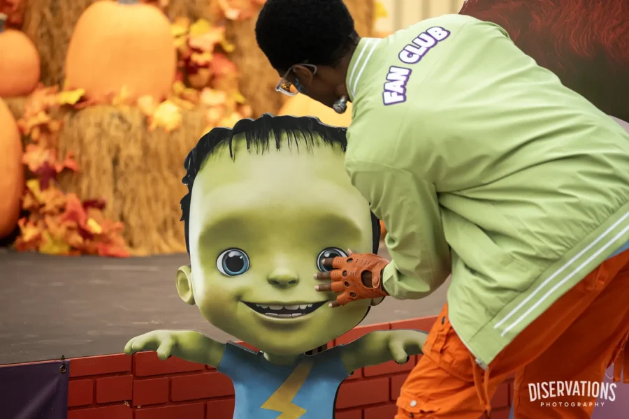 Frankie's fan acknowledging his idol
