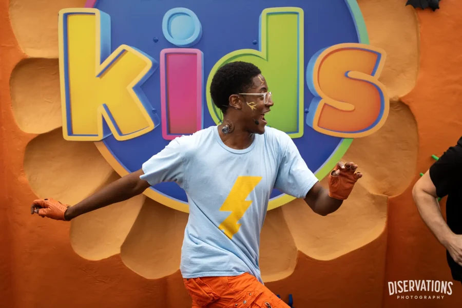 Frankie's fan on the Monster Tots Superfan Spooktacular stage