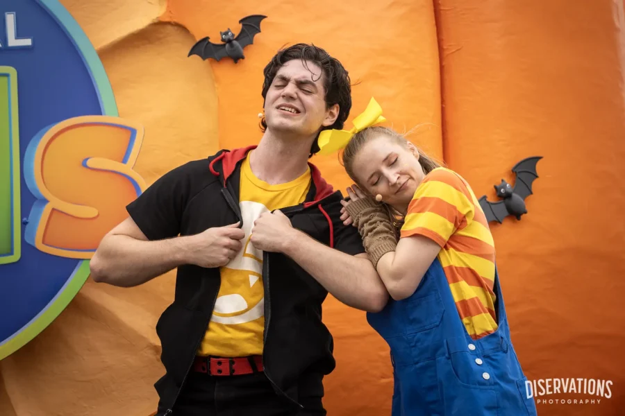 Vinnie's and Woof's fans at Universal Kids Resort