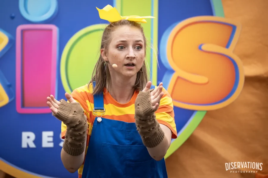 Woof performing at Universal Kids Resort
